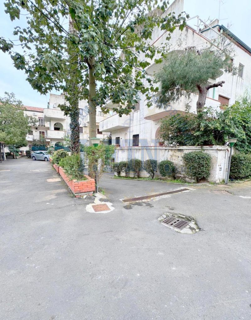 Ampio 4 vani con garage via Livorno/Acicastello- Galatea