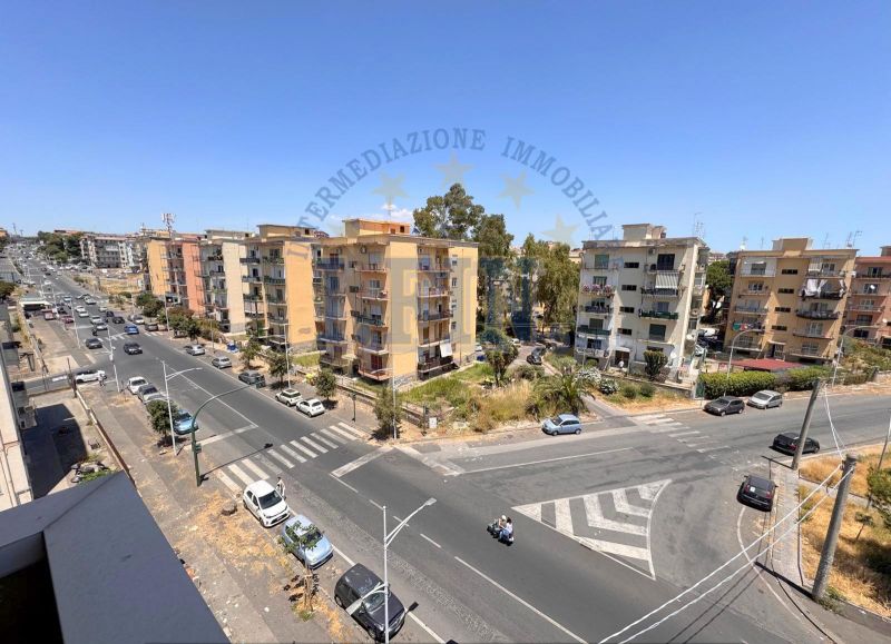 Ampio 2 vani ristrutturato in corso Indipendenza/Palacatania